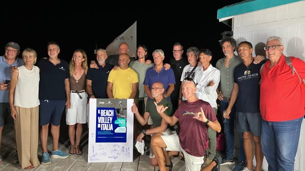 Le leggende del beach volley di nuovo insieme: la storica reunion a Ostia